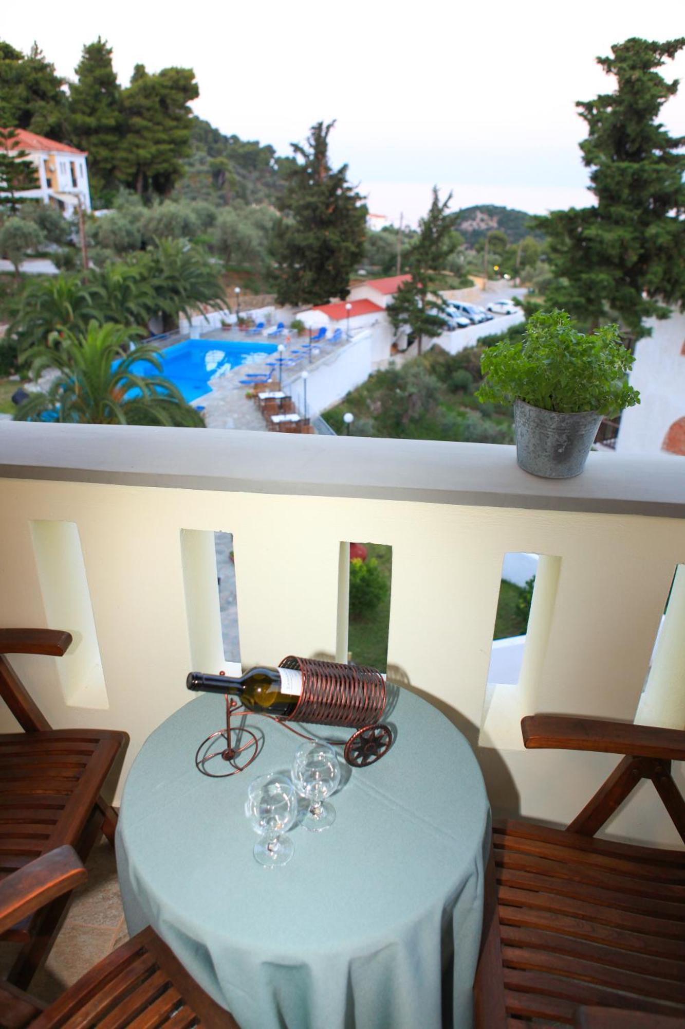 Stafylos Suites & Boutique Hotel Bagian luar foto